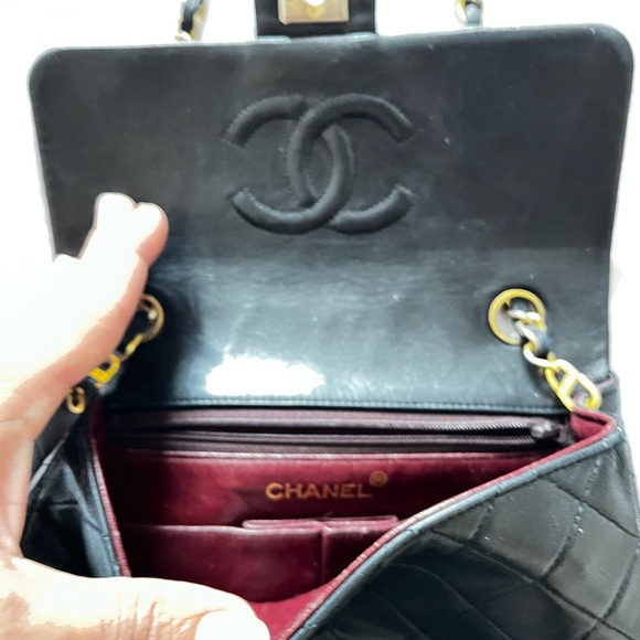 Vintager Chanel mini lamb skin square bag - Picture 2 of 5